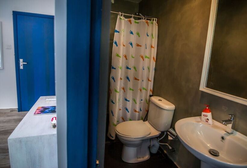 Номер Премиум, Island Hostels