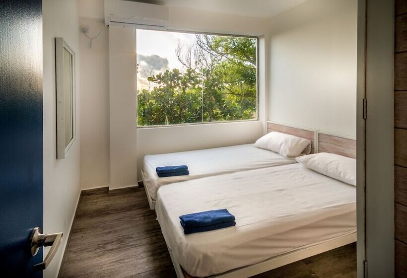 Номер Премиум, Island Hostels