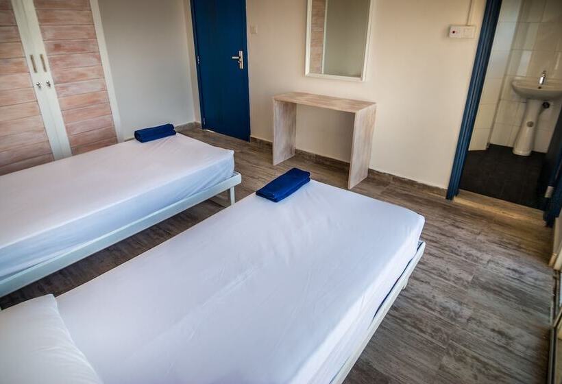 Номер Премиум, Island Hostels