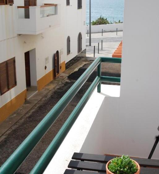 اتاق اساندارد با چشم‌انداز جانبی به دریا, Hakuna Matata Hostel