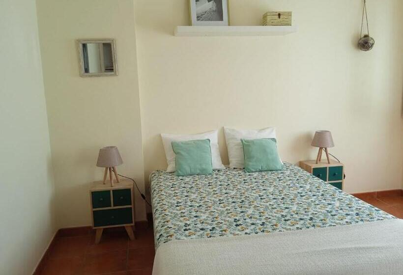 اتاق استاندارد با سرویس بهداشتی مشترک, Hakuna Matata Hostel