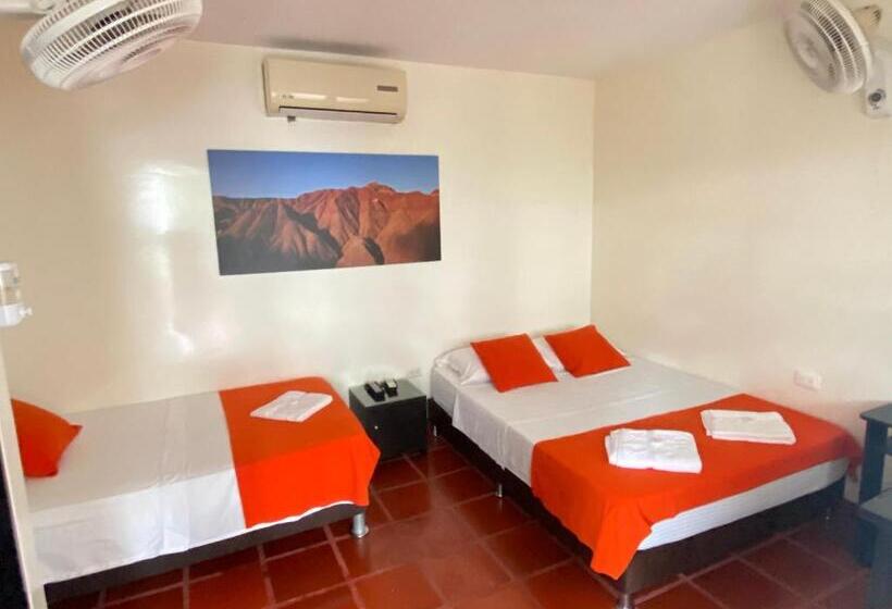 اتاق استاندارد سه نفره, Villa Paraiso