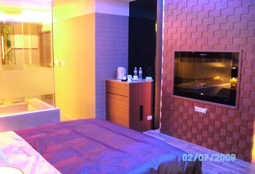 اتاق عادی, Milan Motel