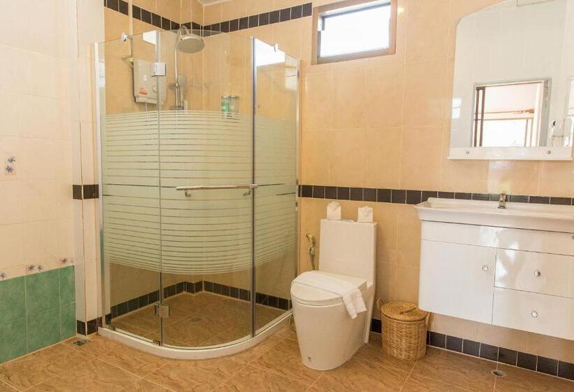 سوییت خانوادگی, Adarin Beach Resort