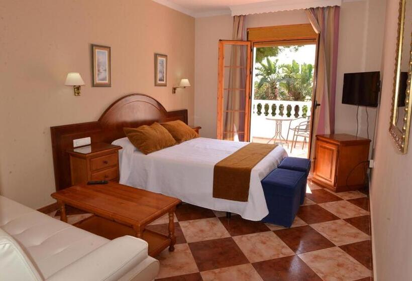 اتاق استاندارد سه نفره, Hostal Cabo Roche