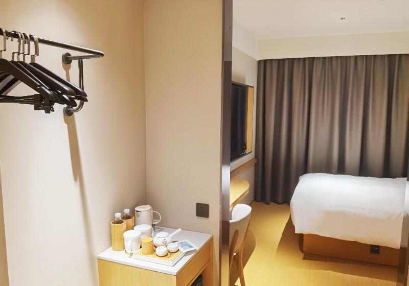 اتاق اجرایی, Aston Inn Pandanaran