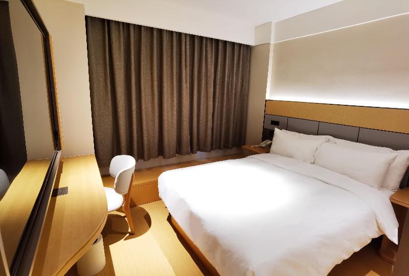 اتاق اجرایی, Aston Inn Pandanaran