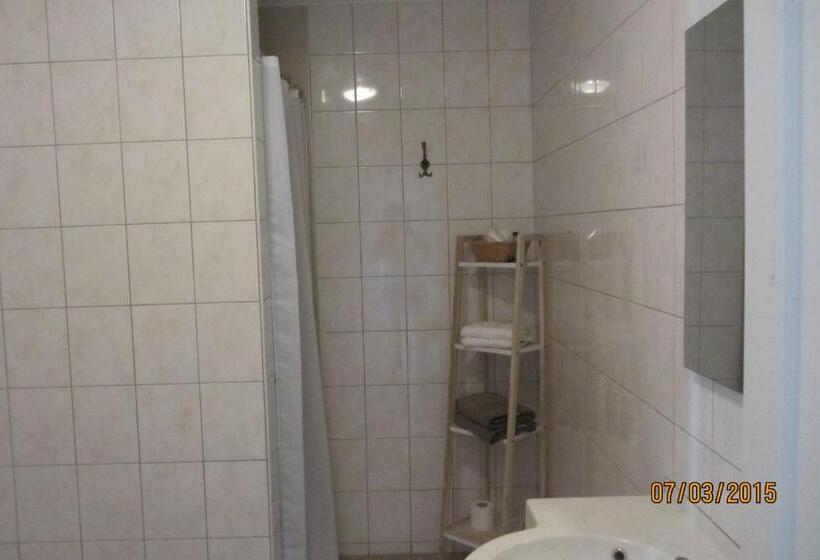 اتاق استاندارد چهار تخته, Auberge De La Lesse