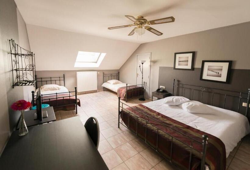 اتاق استاندارد چهار تخته, Auberge De La Lesse