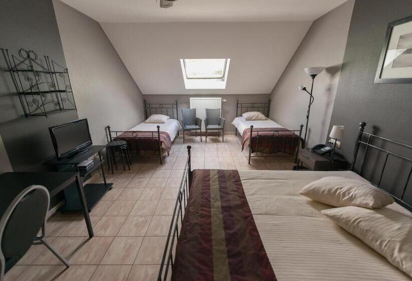 اتاق استاندارد چهار تخته, Auberge De La Lesse