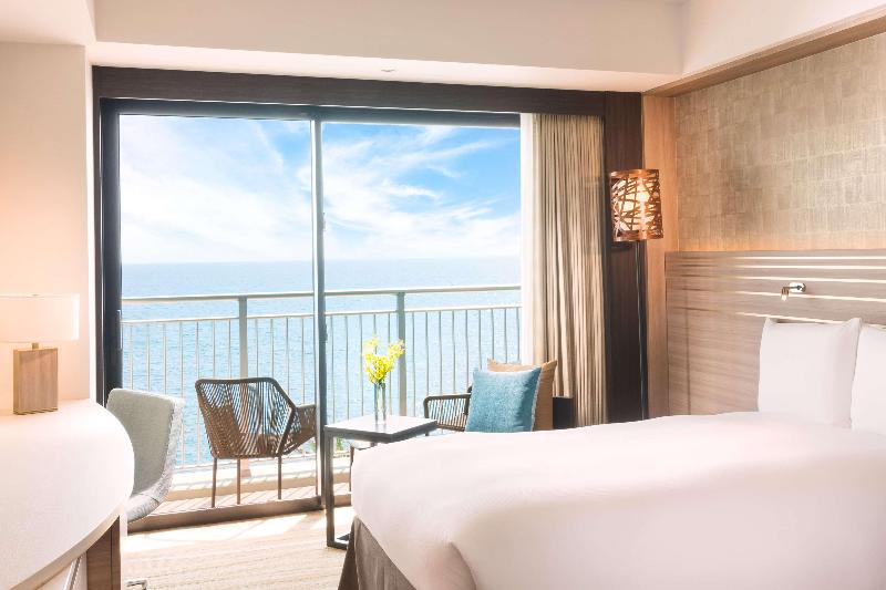 اتاق استاندارد با بالکن و چشم‌انداز دریا, Doubletree By Hilton Okinawa Chatan Resort