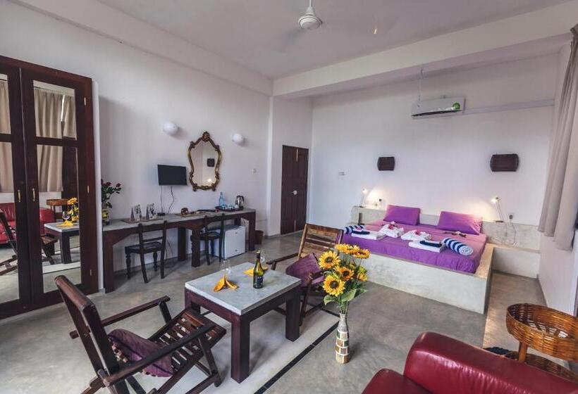 اتاق لوکس با تخت بزرگ, Nirvana Beach Boutique