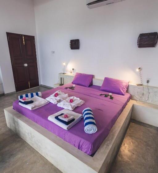 اتاق لوکس با تخت بزرگ, Nirvana Beach Boutique