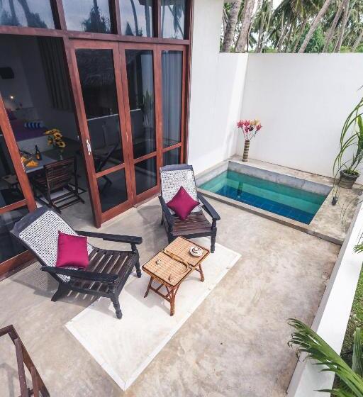 اتاق لوکس با تخت بزرگ, Nirvana Beach Boutique