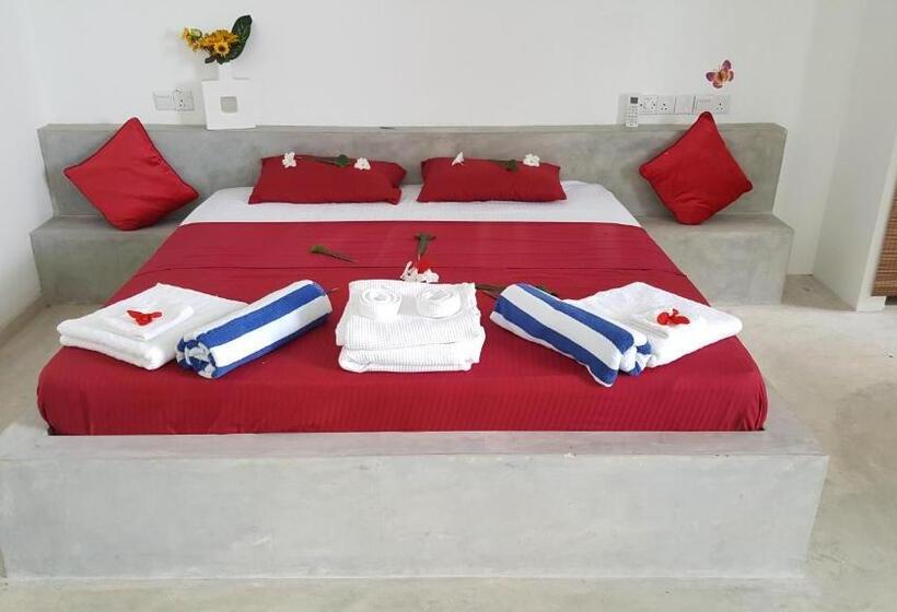 اتاق لوکس سه تخته, Nirvana Beach Boutique