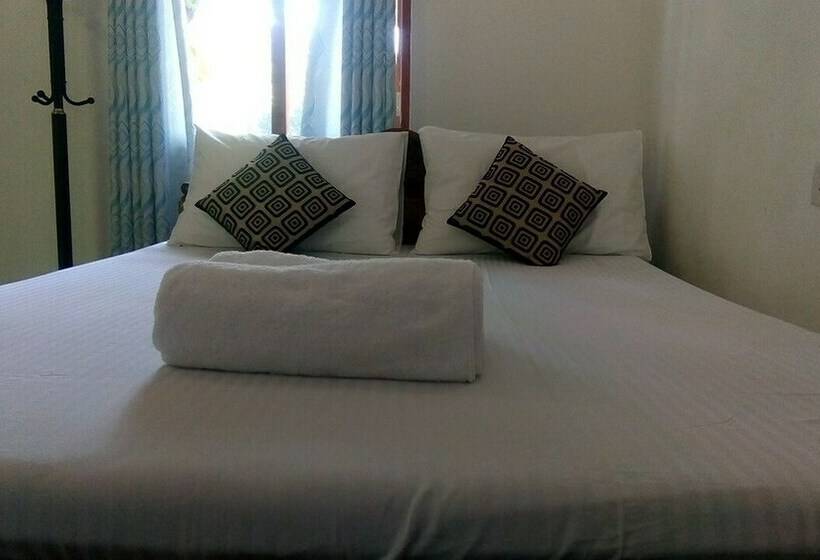 اتاق لوکس با چشم‌انداز باغ, Umesh Home Stay