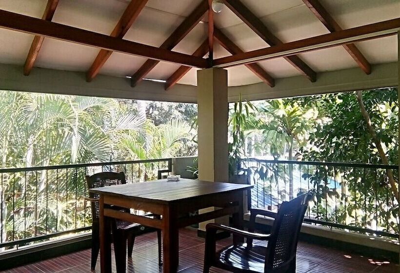اتاق لوکس با چشم‌انداز باغ, Umesh Home Stay