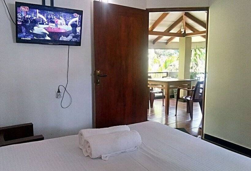 اتاق لوکس با چشم‌انداز باغ, Umesh Home Stay