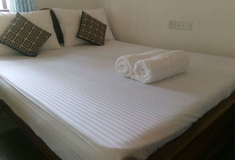 اتاق لوکس با چشم‌انداز باغ, Umesh Home Stay