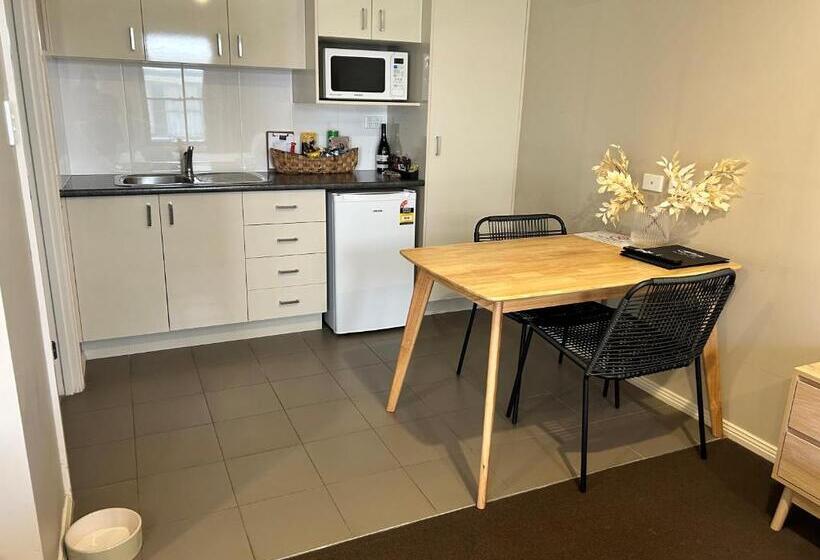 اتاق لوکس با تخت بزرگ, Millthorpe Motel