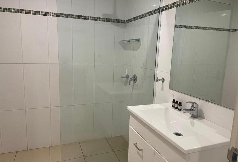 اتاق اجرایی با تخت بزرگ, Millthorpe Motel