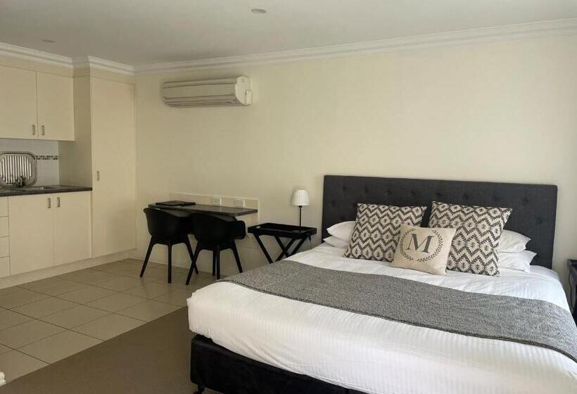 اتاق اجرایی با تخت بزرگ, Millthorpe Motel