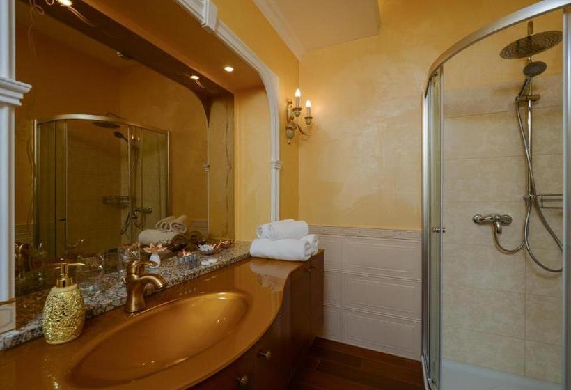 اتاق لوکس با تخت بزرگ, Bella & Stella Rooms