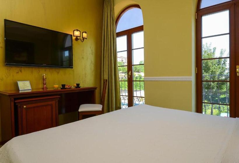 اتاق لوکس با تخت بزرگ, Bella & Stella Rooms
