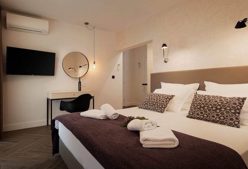 اتاق لوکس با بالکن, Luxury Villa Karla