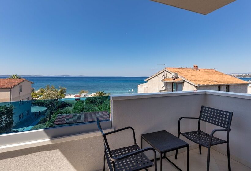 اتاق لوکس با چشم‌انداز دریا, Luxury Villa Karla