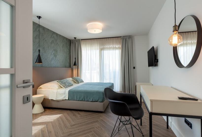 اتاق لوکس با چشم‌انداز دریا, Luxury Villa Karla