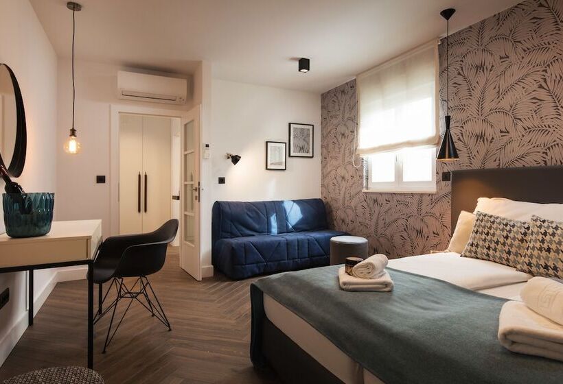 اتاق لوکس با چشم‌انداز دریا, Luxury Villa Karla