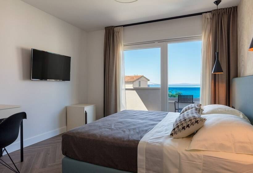 اتاق لوکس با چشم‌انداز دریا, Luxury Villa Karla