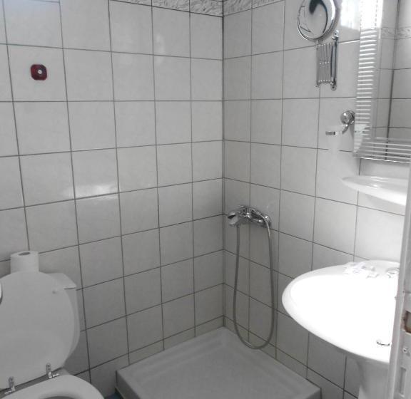 اتاق استاندارد, Admitos
