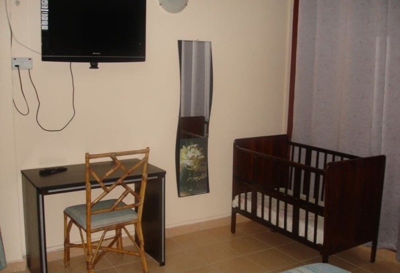 اتاق استاندارد سه نفره, Auberge Le Saladier