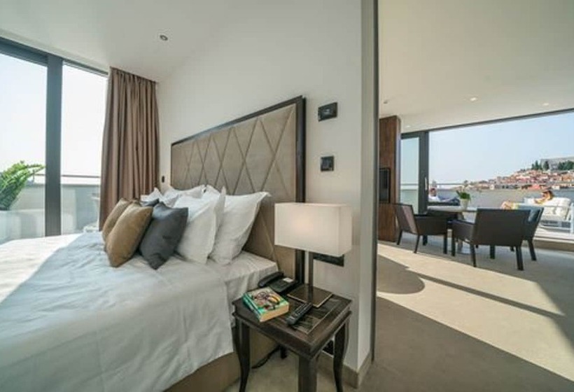 سوئیت ریاست جمهوری 2 خوابه, Bellevue Superior City