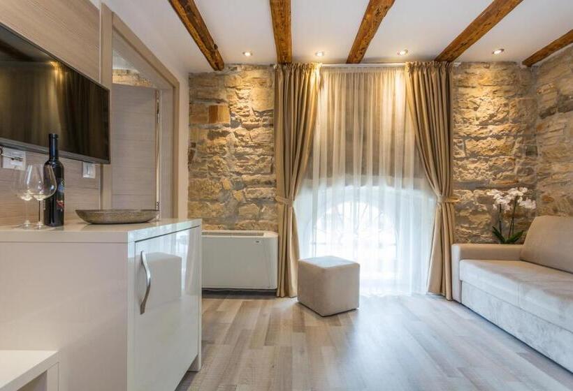 سوییت لوکس, Minella Residence