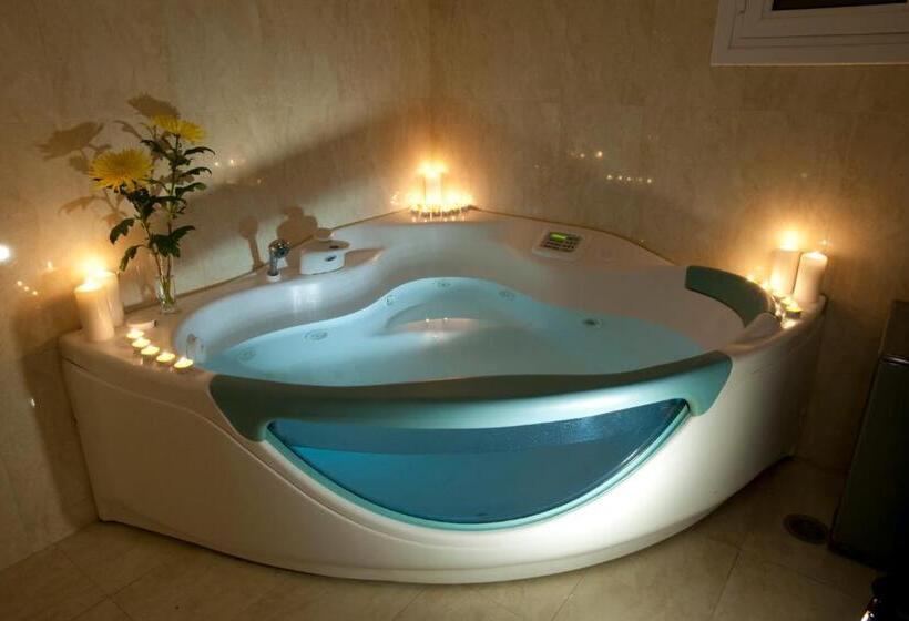 اتاق استاندارد با وان آب گرم, The Crystal Blue