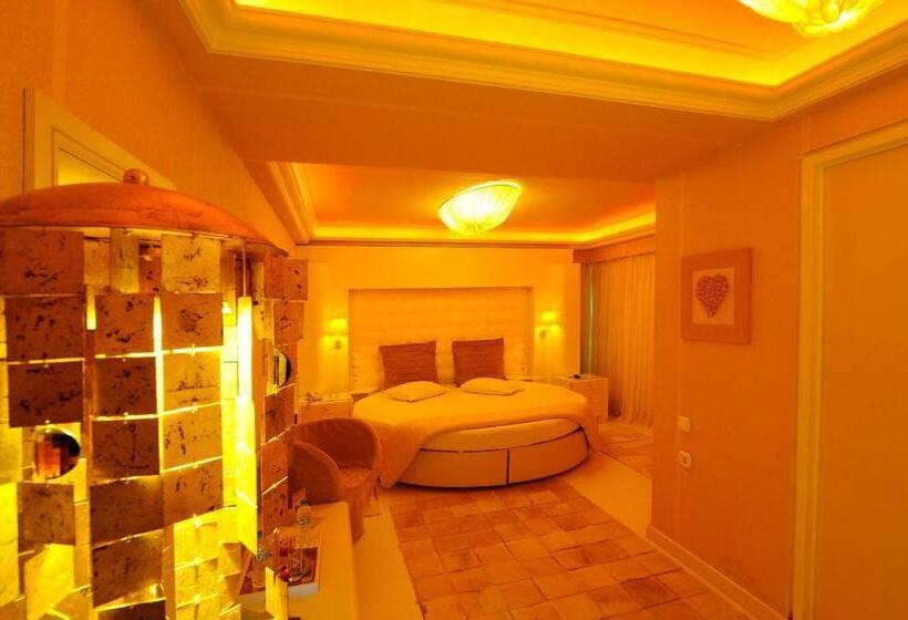 اتاق استاندارد با تخت بزرگ, The Crystal Blue