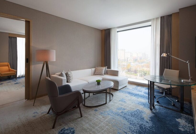 سوییت اجرایی, Courtyard By Marriott Zhengzhou Airport