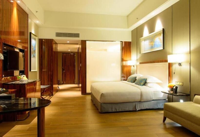 اتاق سوپریور با تخت بزرگ, Forest City Marina