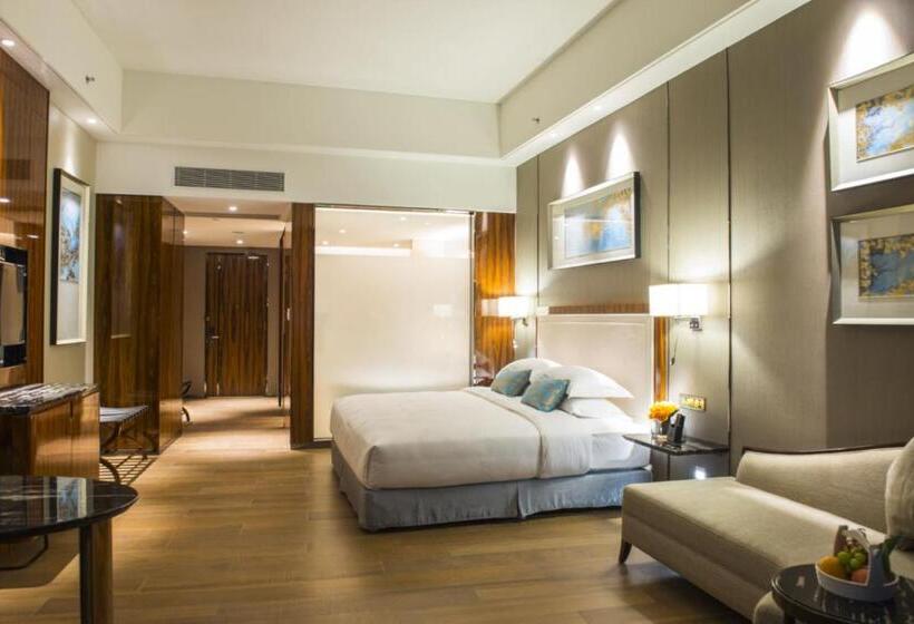 اتاق سوپریور با تخت بزرگ, Forest City Marina