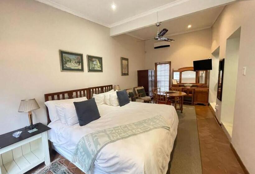 اتاق لوکس, Mongoose Manor Bnb