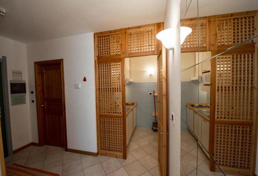 استودیوی استاندارد, Residenza Del Sole