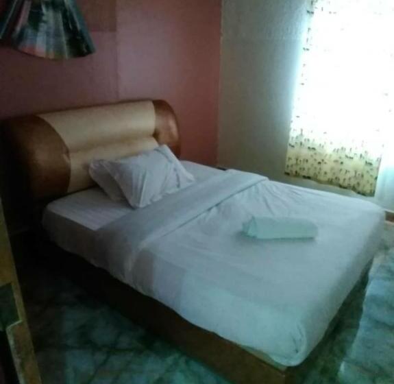 اتاق استاندارد یک نفره, Gorilla African Guest House