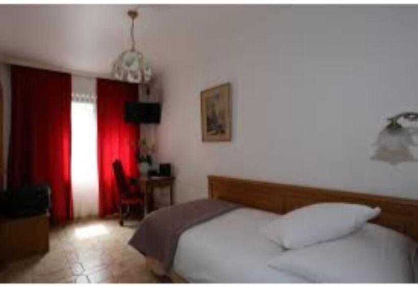 اتاق استاندارد یک نفره, Gorilla African Guest House