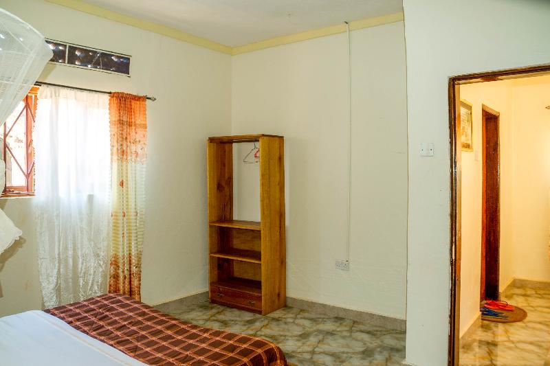 اتاق استاندارد یک نفره, Gorilla African Guest House