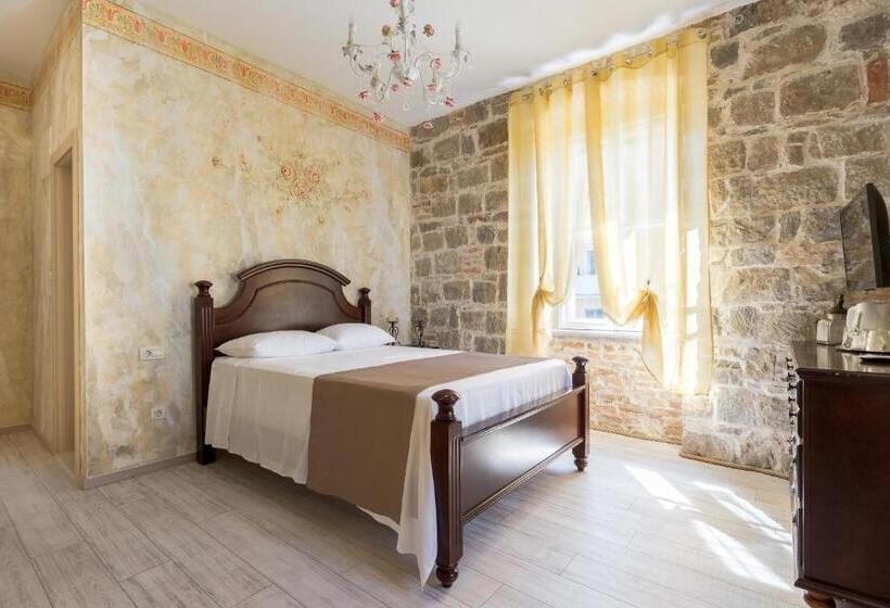 اتاق سوپریور, Pietra Rossa