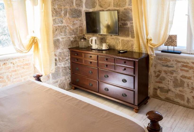 اتاق سوپریور, Pietra Rossa
