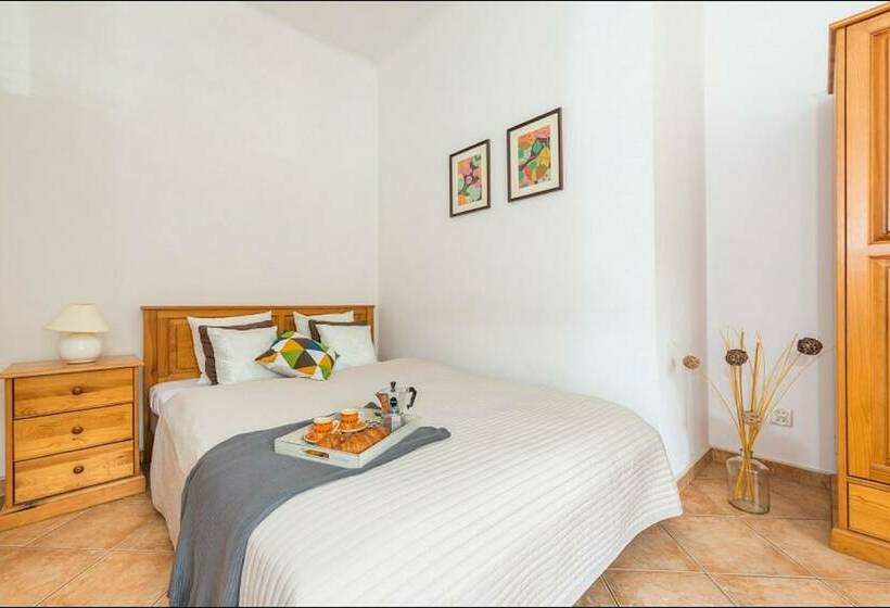 استودیوی استاندارد, P&o Apartments Plac Zbawiciela